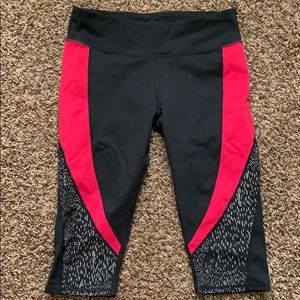 Pink and black cropped legging